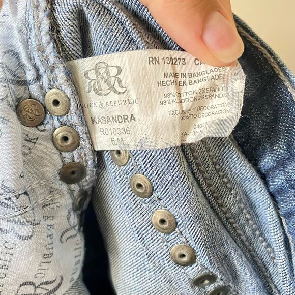 ROCK & REPUBLIC Jeans Kasandra Boot Cut Studded Dark Wash Mid Rise Denim 6 - Picture 6 of 8